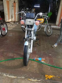 شباب دراجه البيع مديل 22بلاد دراجه كلهي شغاله وراق صولي سعر واحد وميه ...