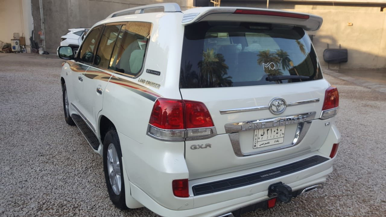 لاندكروز ستينية ٢٠١١ جديدة ماشية ١٨٥ الف كم
مكفولة من الصبغ 
السعر ٣٢ الف وبيها مجال قليل
مكان السيارة حلة 
للاستفسار ***********
