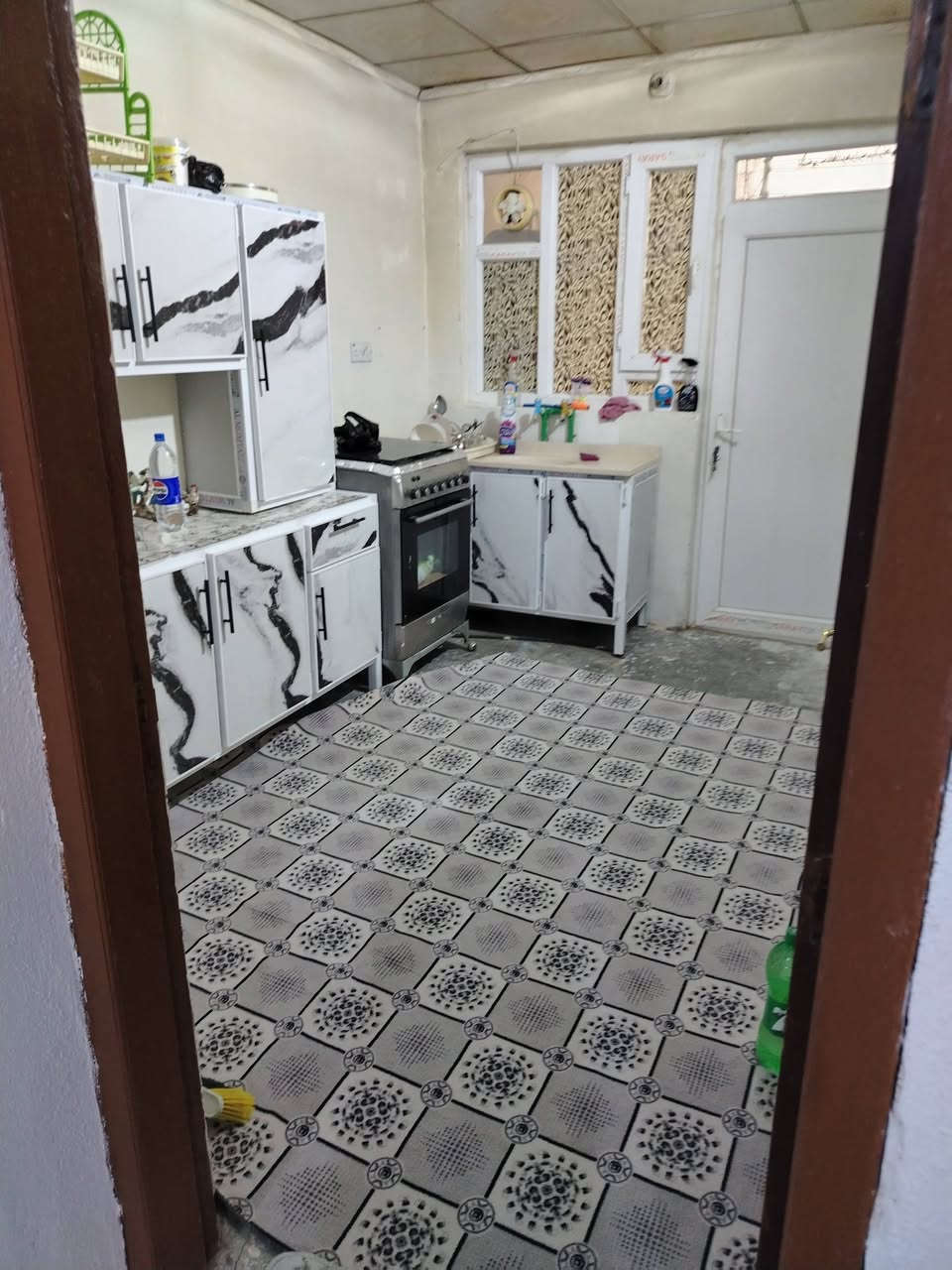 بيت للبيع م 160  منطقه علي مراد قرب صوره ايمام علي
البيت قاطين
قاط اول غرفه +استقبال +هول مطبخ حار وبارد
قاط ثاني كثلاك غرفه +هول واستقبال ومطبخ وصحيات
درج داخلي وخارجي
سعره 43
 قابل للمراوسه قاط وحد فقط
***********
