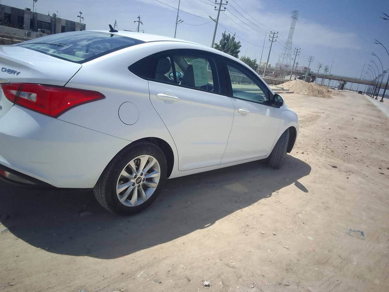 السلام عليكم توجد سياره اريزو 23 رقم انجليزي باسمي*********** سنويه لحد،2030,,,حره
