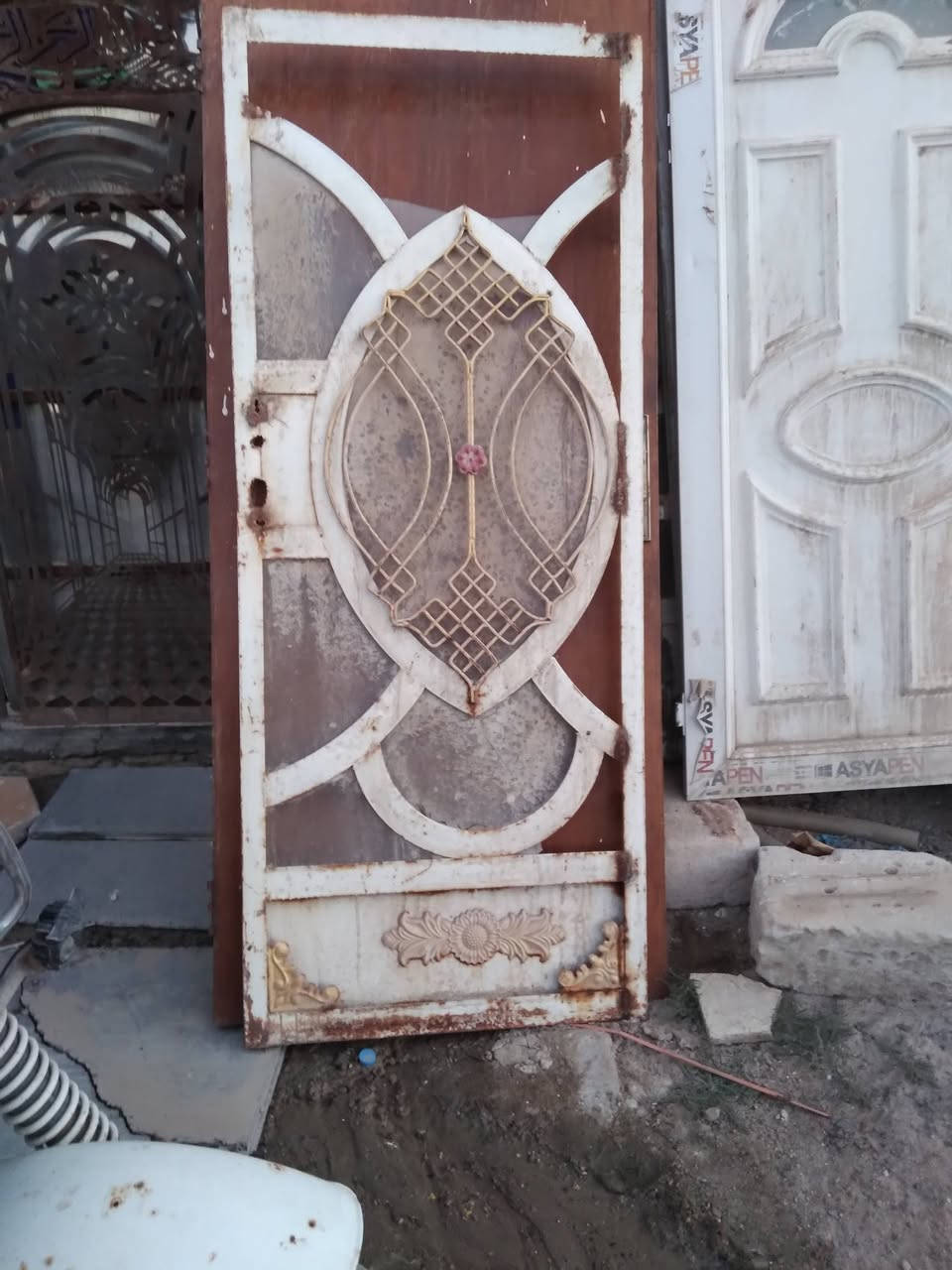 السلام عليكم...بيبان مستعمله حديد جبير ب٧٥ والزغير ب٢٠ والخشب ب٥٠ والبلاستك ب١٥ وجهاز رياضي ب٥٠ والسطل ب٢٠٠٠  /***********
