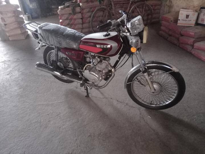 مكلف ب النشر
تايكر ٢١ اوراق مكفولة كاملة راعيها مستعجل عل بيع
مكانها صويرة
السعر ٤٠٠ الف 
رقم صاحبها‏‪***********‬‏
