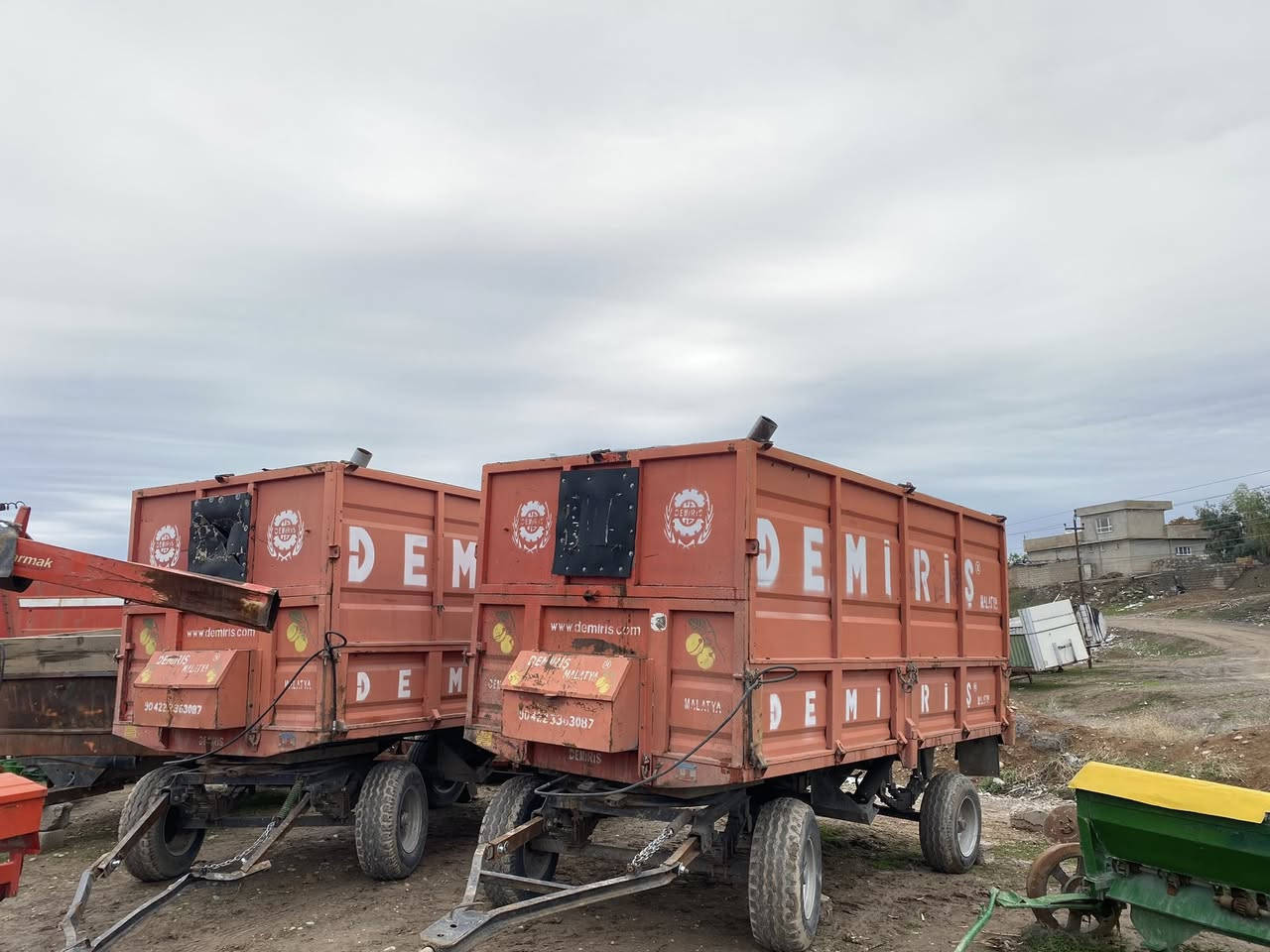 للبيع دكاكه هارماك موديل 2017 و2عربانه درميش
نضيف جاهز عل شغل  
مكان قظاء برده رش  رقم موبايل 
*********** بي وتساب
***********
