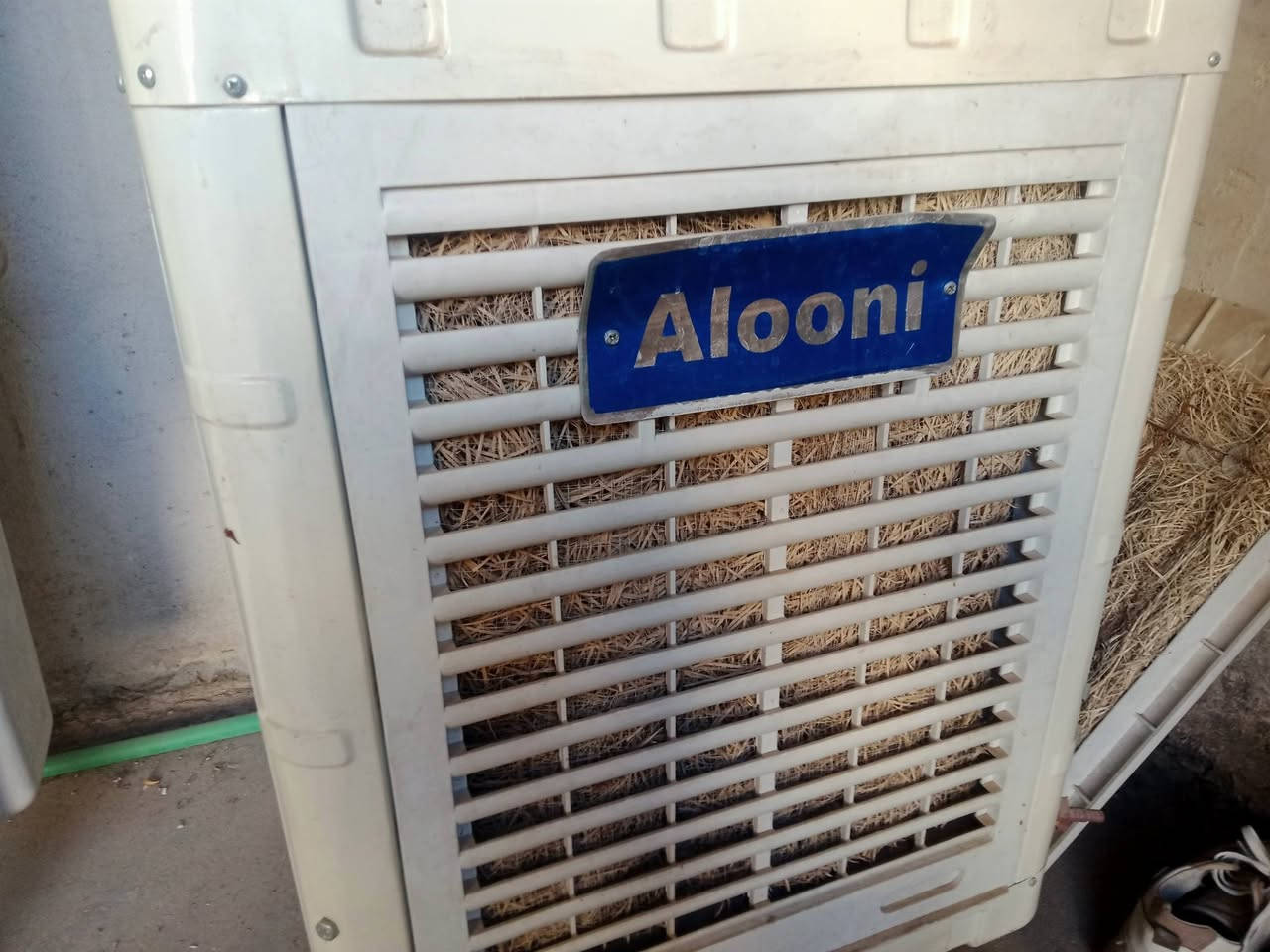 مبردة عدد٢للبيع وحدة خارجيه جديده مستعملة قليل وثانية بلاستيك داخلية مع براد ماء مستعمل سعر ١٠٠رقم هاتف ***********
