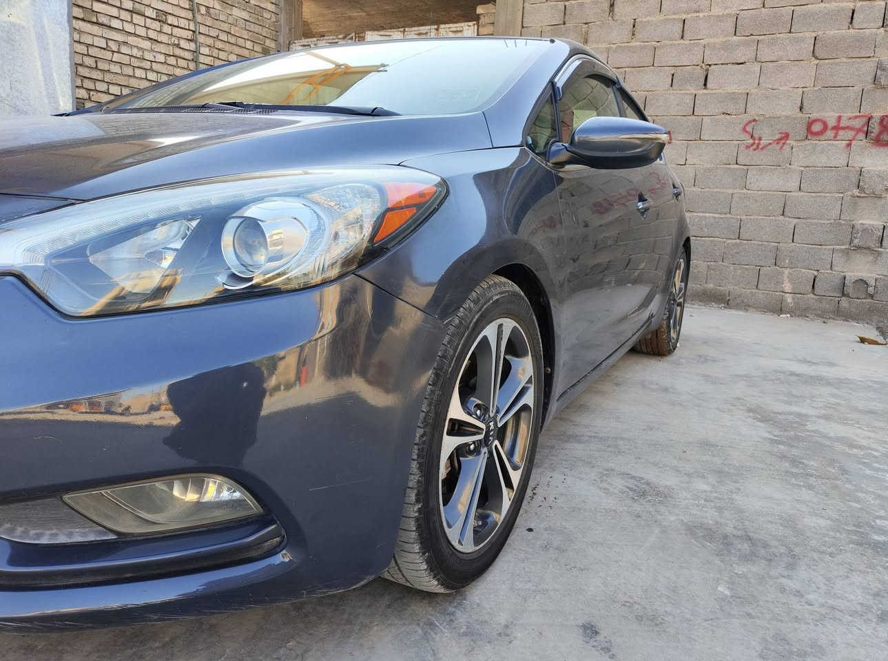 السلام عليكم ورحمه الله وبركاته كيا فورتي موديل 2015 وارد امريكي اللون رصاصي فيلي حادث جنطه سياره خير من الله جير محرك تبريد تدفئه خير من الله سنويه 2030 سعر 105 وبيها مجال ***********
