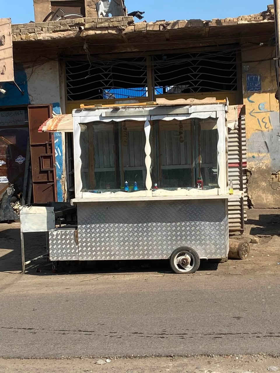 السلام عليكم عربانه هي وطباخها كامله حت الطاسات انطيهن وياها رايدها ب٤٠٠ وبيها مجال للطيبين 

مكاني بغداد الكفاح شارع الشيخ عمر 

للاتصال ***********
