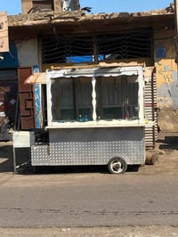 عربانه هي وطباخها كامله حت الطاسات انطيهن وياها رايدها ب٤٠٠ وبيها مجال...