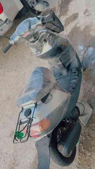 سلام عليكم 
دراجه زعره للبيع مفتوحه مره وحده 
شغاله نكره سلف تايرات جدد 
نهضه معدل خير من الله 
دراجه ما عايزه برغي كلشي شغال بيه 
مكاني دوانيه مركز 
***********
سعر 300 وبيه مجال
