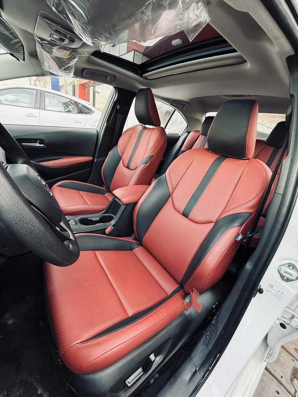 🔹 كورولا هايبرد 2025 – شكل الامريكي 🔹‏
‏HYBRID
‏MODEL 2025
‏0 KM 
‏COLOR WHITE 

محرك 1800 بانزين + هايبرد
فتحه سقف سلايت
مقاعد كهرباء 2 السائق والراكب 🔥🔥
رادار / تحديد مسار / اوتو ستوب 
مقاعد جلد احمر + اسود 
باقي المواصفات معروفه

لا تخلّي الفرصة تفوتك..السيارة جاهزة للاستلام الفوري ✅

‼️لمعرفه السعر علق برقم 1 او الاتصال‼️
دبل كرسي كهرباء وجلد ...
متوفر مرقم كامل سنويه ولوحات مثبته

عنوان الشركة📍.. بغداد - معارض البياع - الشارع الرئيسي

اوقات الدوام جميع ايام الاسبوع 
من الـ 10 صباحاً الى الـ 9:30 مساءً  

للاستفسار يرجى الاتصال على الارقام الاتية 📱:
 
***********
‭***********‬ 
***********
***********
