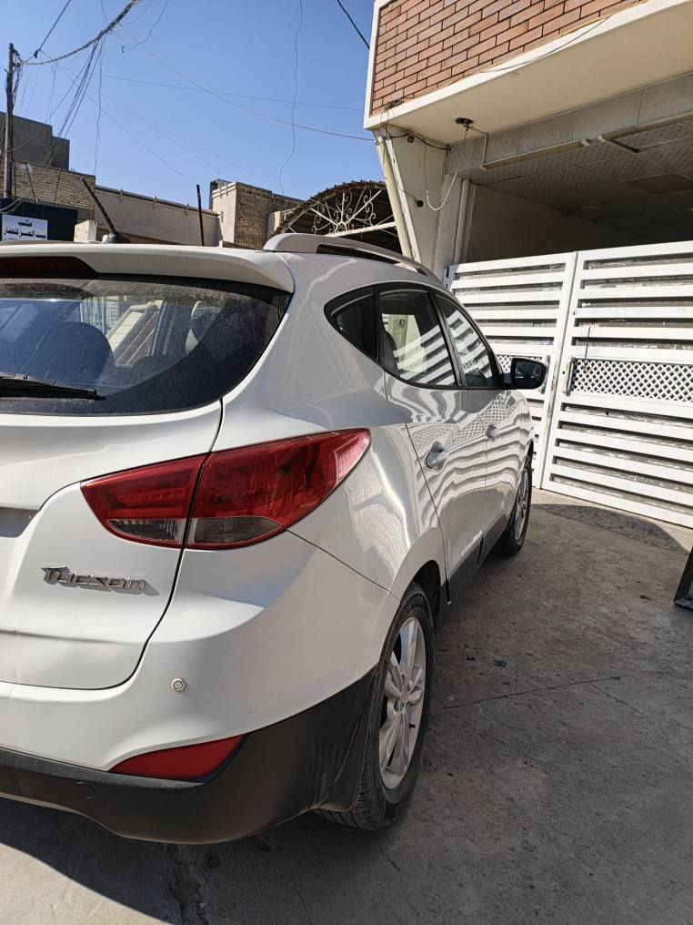 توسان مديل 2011 رقم بغداد السياره نضيفه كلش فقط الصفحه اليمنه بيها اماكن صبغ ابيع صفحه كالمله   بنو راما فول عدا البصمه مكينه كير صدر ربع ما تصرف عليها السياره مكفوله وين ما تحب ناخذها سعرها 130 وبيها مجال ماشيه 160 ألف رقم *********** بي وتساب بغداد, العراق
