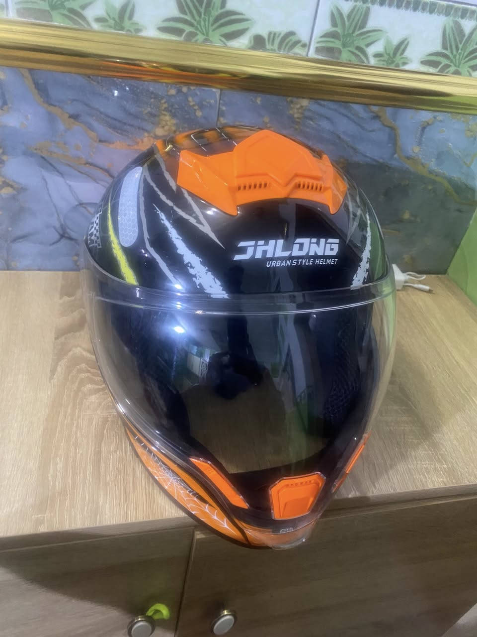 خوذه جديده ما مستخده  البيع سعر 50وبيها مجال مكان مدينه الصدر ‭0771 350 9769‬
