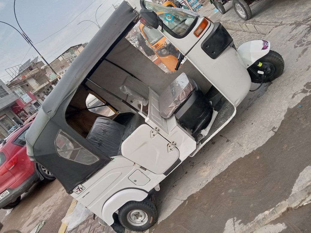 السلام عليكم 
موديل21رقم وسنويه انكليزي تحويل اشوكت ميعجبك مكينه خرسه كهربائيات شغاله تكتك نضيفه اتخبل احله من الصور تخم تأير كبل لشارع سعرها7100وبيها مجال مكاني بغداد ابو اغريب بلحصوه 
***********واتساب 
***********اتصال
