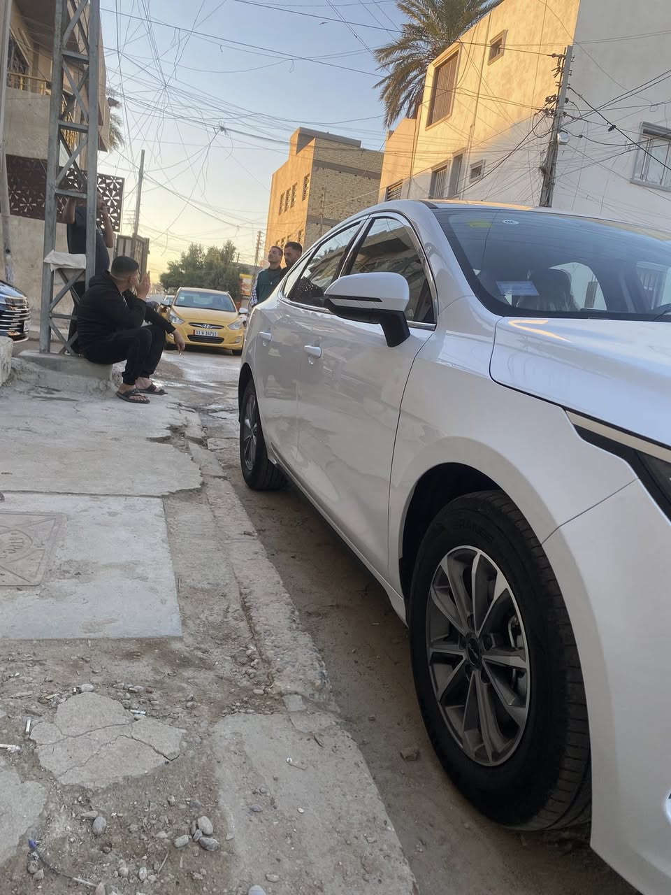 السلام عليكم BYDديستوير 2025 ماشية 2000 كفالة عامة مرقم بغداد بسمي رقم الهاتف (***********)
