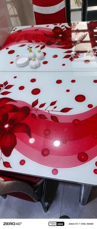 ميز للبيع بحالة ممتازة قوي ونظيف، مناسب للبيت أو المحل  السعر: ٧٥ ألف ...