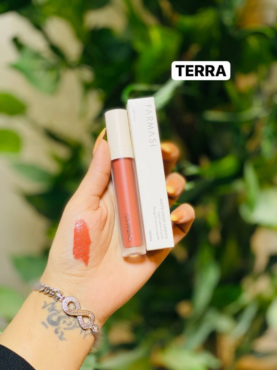 حمر براند فارمسي الاصلية .♥️🎗️
الوان جميلة وخفيفه على الشفه وما تتحرك من مكانهه
الوانها تجنن وثاااابته متوفر بألوان عديدة 🍁🍁
#اي استفسارخاص او واتساب
***********
