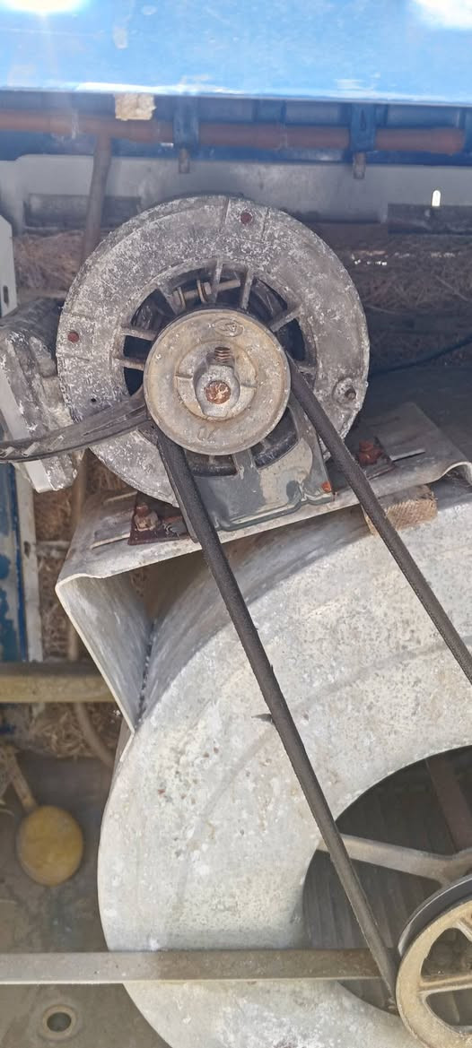 مبرده شغاله نضيفه موسم واحد مشتغله للبيع مكاني جلولاء ***********
