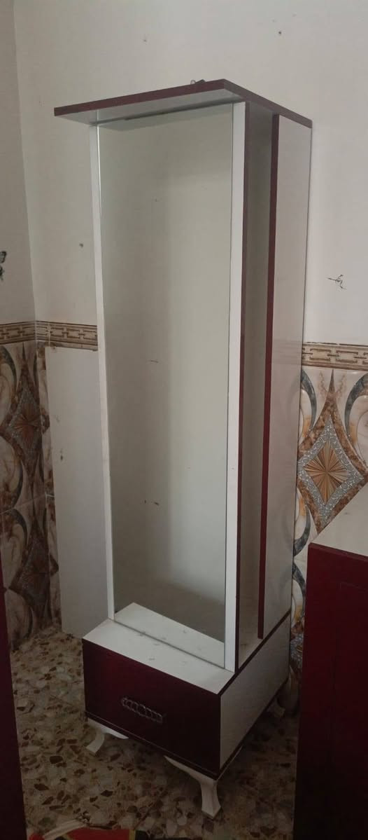 السلام عليكم غرفه للبيع مستخدمه نضيفه اي ضرر مابيه فقط واحد ضرر تاج جربايه فقط رايده 350 وبيه مجال مستعجل عليه  ***********  مكاني بغداد
