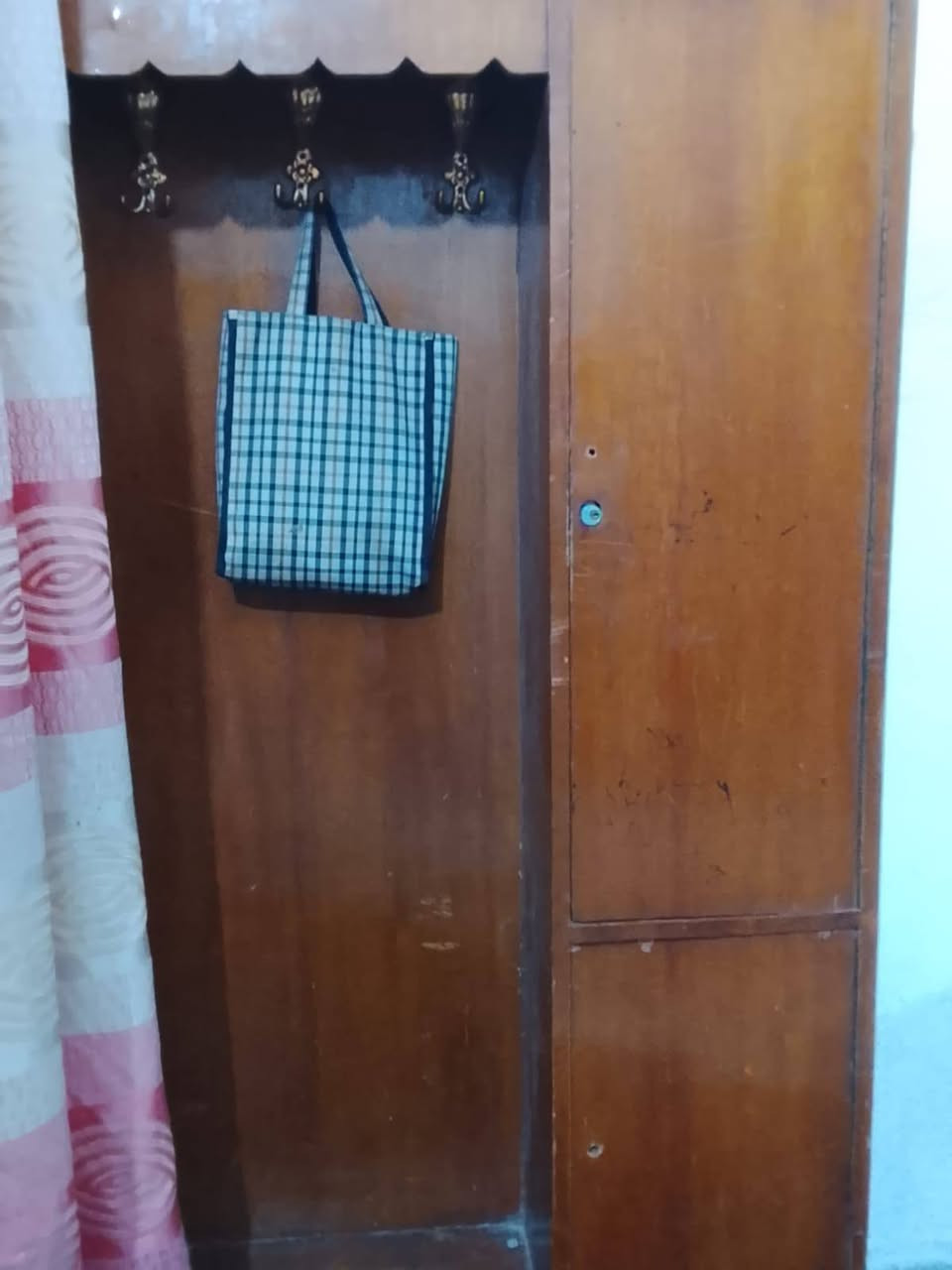 غرفتين اخشاب مستعملات  البيع مكان عماره حي العسكري وره المركز مال شرطه  سعر   اتصل برقم  *********** 
مكلف بلنشر  رجان الاموشراي لا يخابر ولا يعلق

