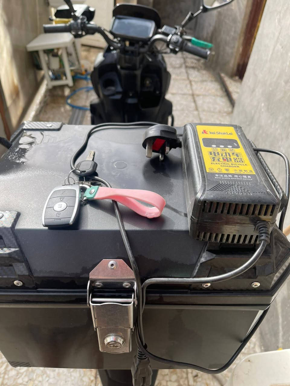 للبيع دراجه شحن جديده بمعنا الكلمه سعر 750 مكان حي اور ***********
ملاحضه مكلف بل نشر ..
