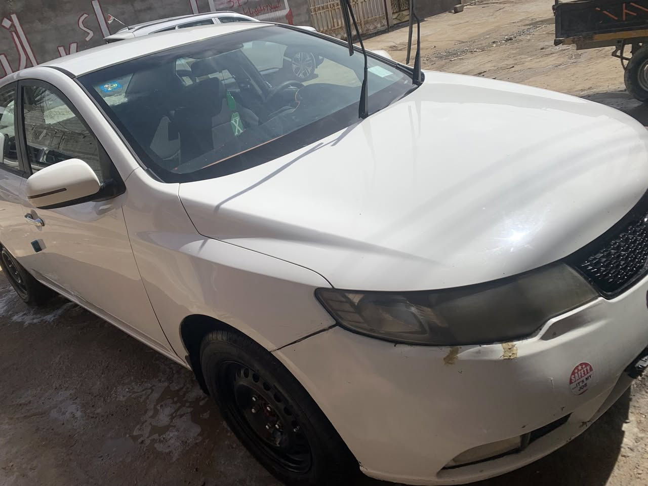 السلام عليكم 

سيراتو 2012  
مكينتها   : 1600
رقم : بصره إنكليزي بأسمي 💁
 الضرر : فقط صبغ بدون ضربه
مكان السيارة : البصره خور الزبير 
السعر :  98      وبيها مجال للطيبين 👍
رقم وواتساب وشريحة يشتغل : ***********
