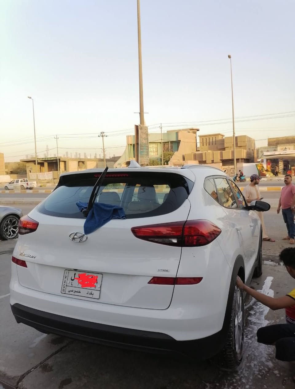 السلام عليكم توسان وارد امريكي 2019 محرك 2000 رقم بغداد حادث بسيط جدا بارد اربع اصابع تبديل فقط بس دعامية صوره الحادث مرفقة مع الصور السعر 190 وبيه مجال رقم الهاتف ***********
