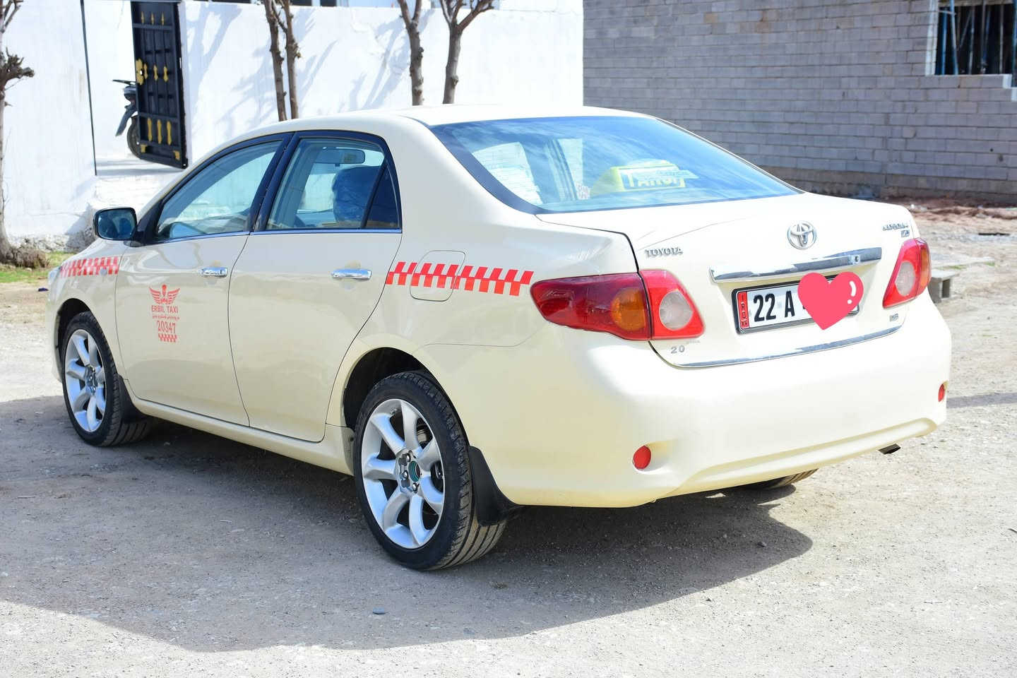 سەیارەی بیکاشۆی تەکسی بۆ فرۆشتن مۆدێل 2010 یە ، کەمێکی پشتی هەیە ، پێشوەی کن پاتریەکەی کەمێکی هەیە ، دوو چامڵغی پێشی ڕەشە ، بۆنیتەکەی قوڵانجێک بۆیاغە ، مەکینە بیلادە ، هەزە و ڕەقەم و سەنەوەی نوێیە ، هەر چوار تایەی نوێیە ، هیچ تەقە و ڕەقەی نیە ، گێر عادیە
نرخ : 125گەڵا
شوێن : کۆیە 
ژمارەی موبایل ***********
