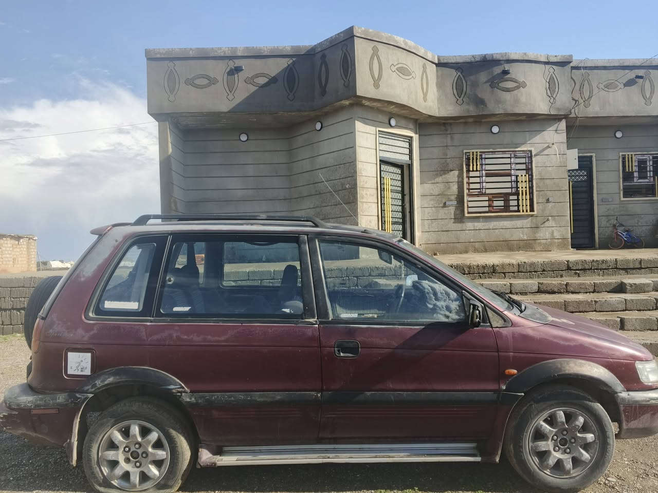 السلام عليكم للبيع مسيوبوشي مسجله كير محرك  صدر كلو جديد تايرات نص عمر كهربائيات كلهه شغاله وكاله وتحويل السعر 15وبيه مجال الاتصال ***********
