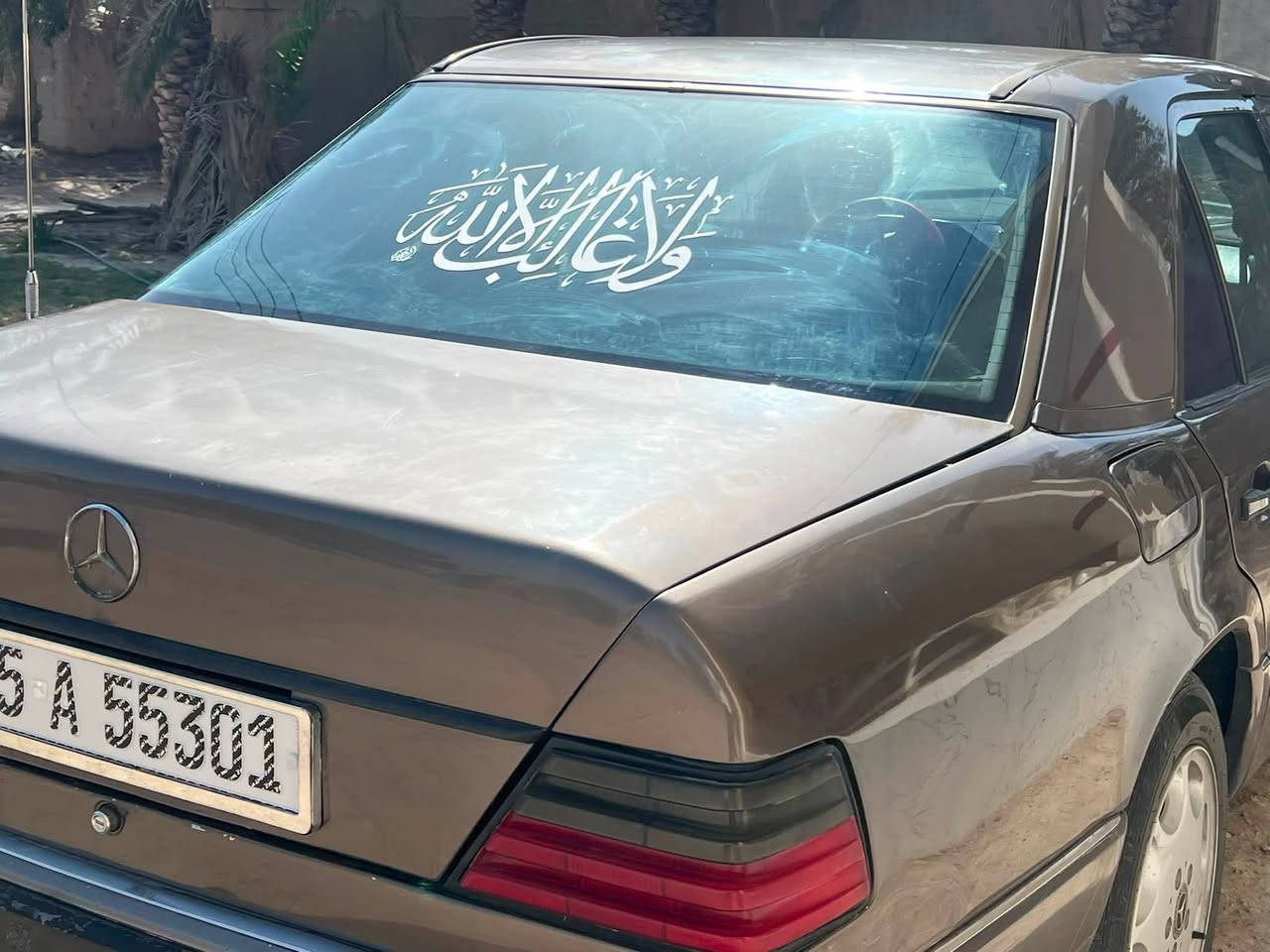 سلام عليكم مارسدس دب  موديل 92 
كامله من كلشي حداديه 
تبريد 
قواعد دبل وحده مصلحه 
محرك ثنين ونص 
سعر ٥٣وبيه مجال 
رجائا المو شراي لا يكسر حلال الناس 
رقم ***********
