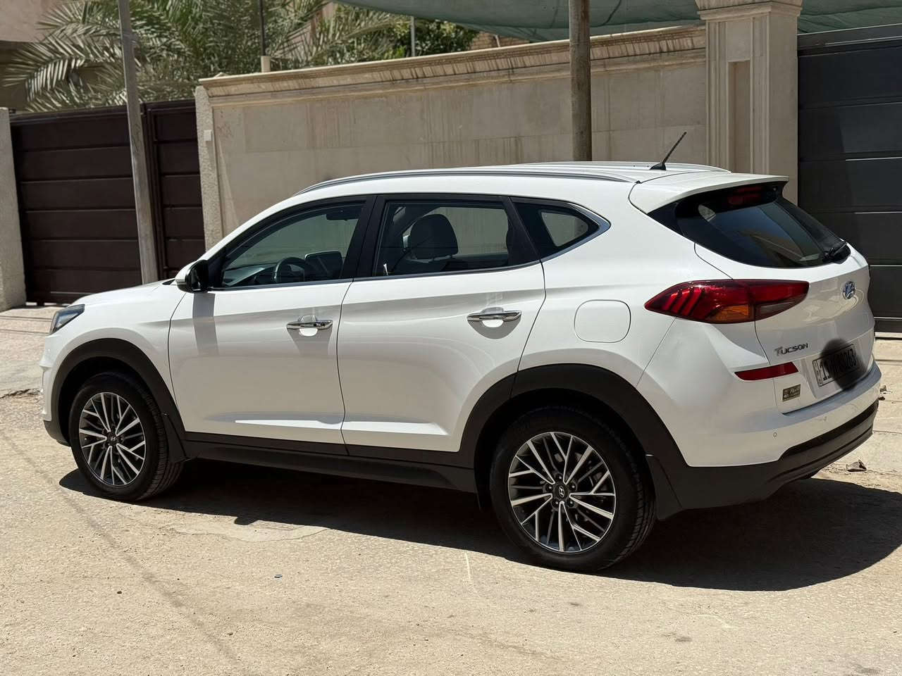 توسان ٢٠٢٠
الكاصد فول موصفات ماعده البنوراما
رقم بغداد نكليزي
مكفوله كفاله من كلشي
كشنين كهرباء
جلد
شاشه كبيره كامره
خمس عدسات 
مكاني حله 
السعر ٢٠٧ متوازي عل بيع ماكو هيج سعر
***********
