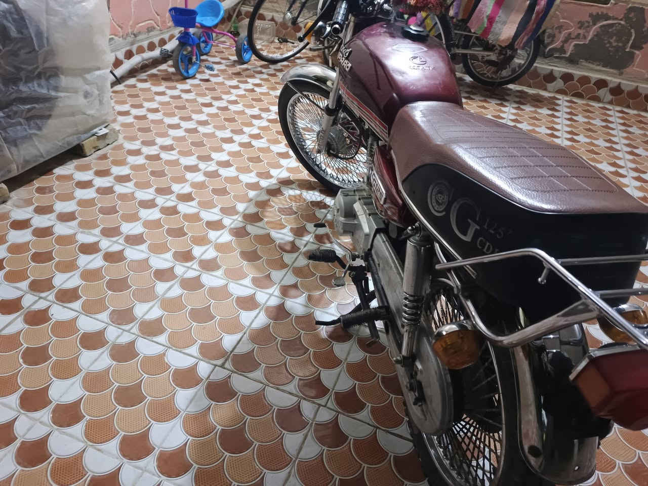 السلام عليكم دراجه لبيع نامه برو مودل 23 كفاله عامه اورق صولي شرط كهربيت كله شغاله دراجه جاهزه مكان رفاعي السعر 950 وبيه مجال
***********
