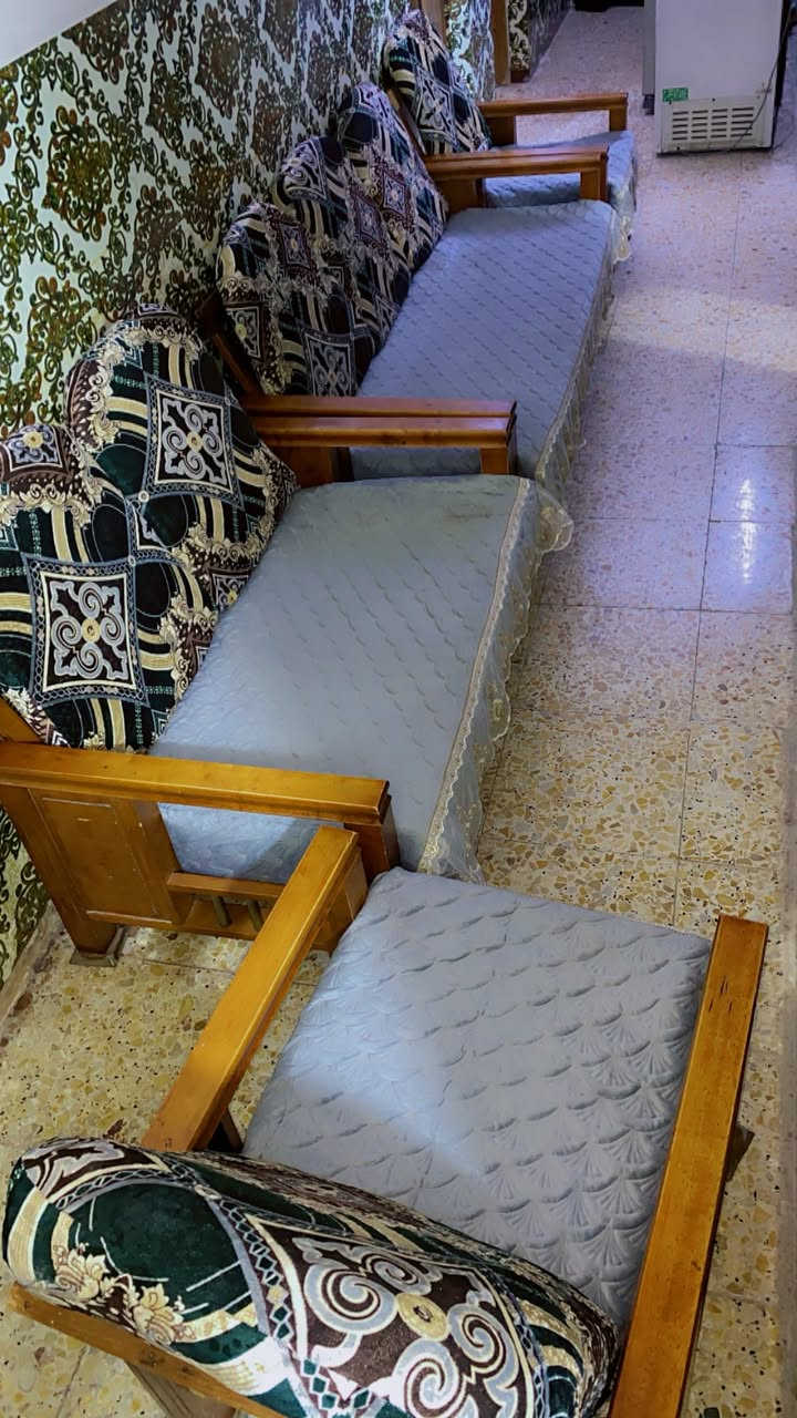 تخم قنفات سبع مقاعد موديل انتيكه خشب ثقيل مع المفرش185المشتل توصيل بكروه


**إذا كنت صاحب هذا الإعلان وتريد حذفه لأي سبب، رجاءا أرسل رسالة إلى الدعم الفني**