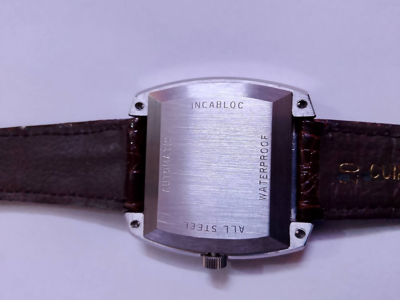 السلام عليكم..اتلتنك اوتو...سندوز اوتو.. سرتينا مكينة مختومة سويسري اصلي كوارتز..المراسله على الواتس ***********..يوجد توصيل لكافة المحافظات..
