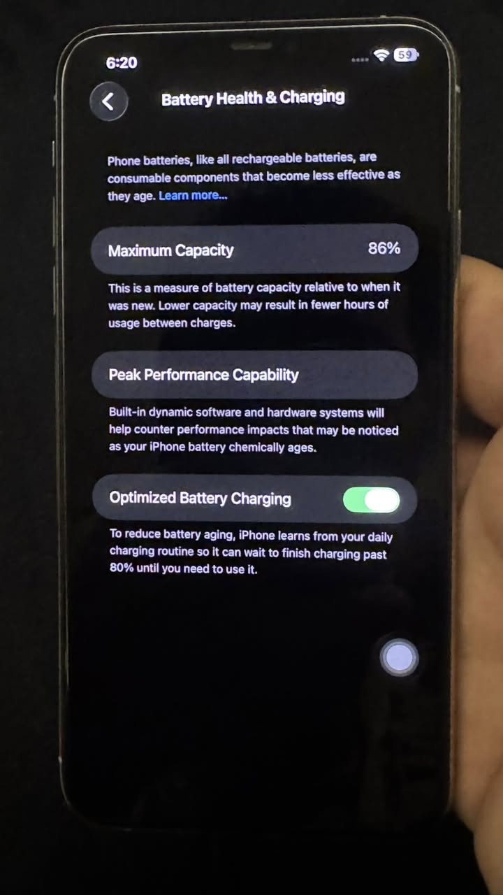 سلام عليكم
Iphone 11 pro max امريكي ماخذة من الريتاج 
ذاكرة 256 
بطارية 86 
نضيف الجهاز وممفتوح ولا مبدل بي شي  كلشي شغال 
النقص مالته بس السماعات ميشتغلن ما ادري اذا تصليحه سهل لو لا لان موديته لاي واحد 
وبي هذا الفطر بالضهر موجود بالصور 
مكاني بغداد الغزالية 
سعرة 290 
***********
