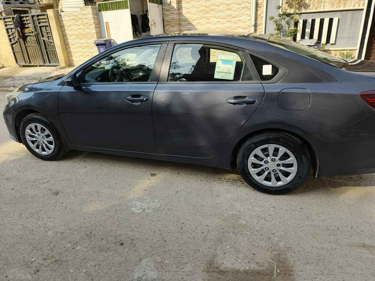 السلام عليكم 
 كيا سيراتوا موديل ٢٠١٩ 
سيارة وارد خليجي 
ماشية ٨٥ 
مواصفات الاعتيادية
تخم تاير جديد 
صدر جديد سيارة ما ناقصها اي شيء
العنوان بغداد
***********
