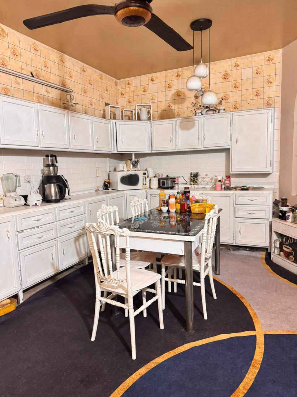 دار للبيع سند طابو صرف 
المساحة ٢٠٠م
الواجهه ١٠م 
نزال ٢٠م 
يحتوي على غرف نوم عدد/٣ + صالة واستقبال + حمام عدد/٢ + مطبخ + منور 

العنوان 
الدورة  - شرطة حاتم السعدون 
للاستفسار الاتصال على الرقم  ***********
