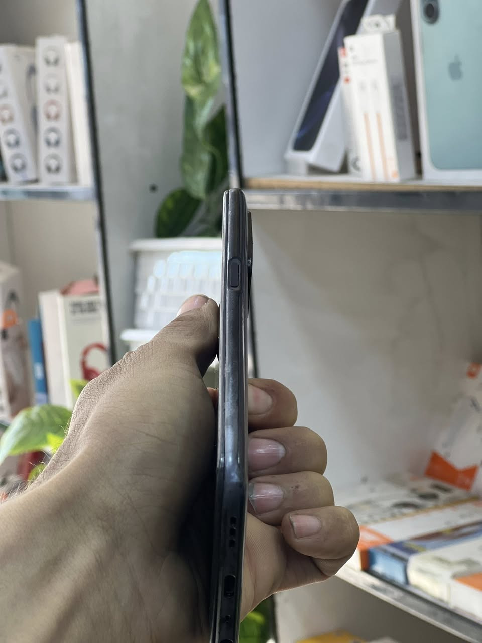 Oppo A54  الجهاز مفووول نظافه شوفه عينكم الجهاز ذاكرته 128 غني عن التعريف بقوته تكدرون تبحثون عنه وتشوفو الجهاز ب 75 الف لان مشكلته بصمه ما تشتغل روح شوف الجديد مالته بيش جاي يبيعو انطي الك بدون كارتونه مكاني بغداد - حي اور - ام الكبر والغزلان 
***********. واتساب موجود
