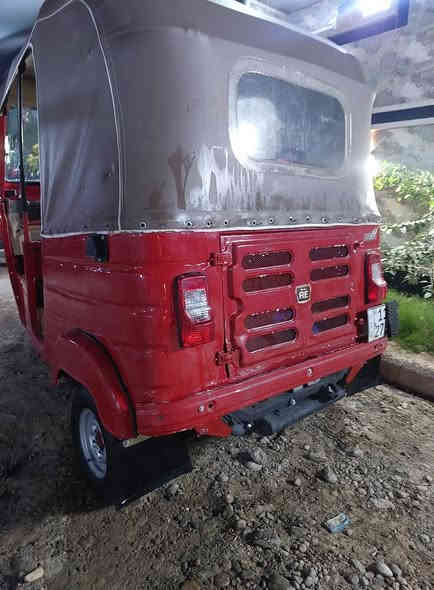 سلام عليكم 
تكتك موديل 2019 /1 /29
مكينه لاتنقيص 
ولا تبخير 
تخم تاير 
مصبوغه عام جماليه 
رقم وسنويه نكليزي بغداد
تحويل ثاني يوم 
العنوان بلديات المعسكر 
السعر 4950 وبيه مجال للطيبين 
رقم الهاتف (***********)
