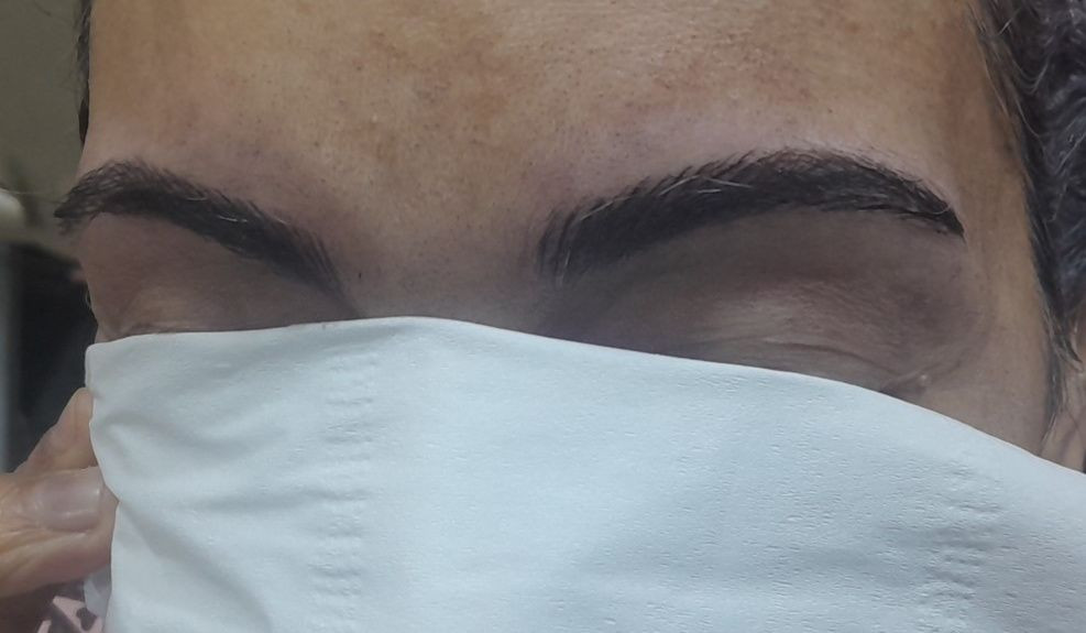 حاجب فقط تحشا شعيرات من أعمال صالون الملكه العنوان الخطيب الزراعي شارع المولد الحمره بالقرب من أسواق ام علاء صالون الملكه ماكيرا ايه مقابيل صيدليه حيدر جواد تواصل وتساب ***********
