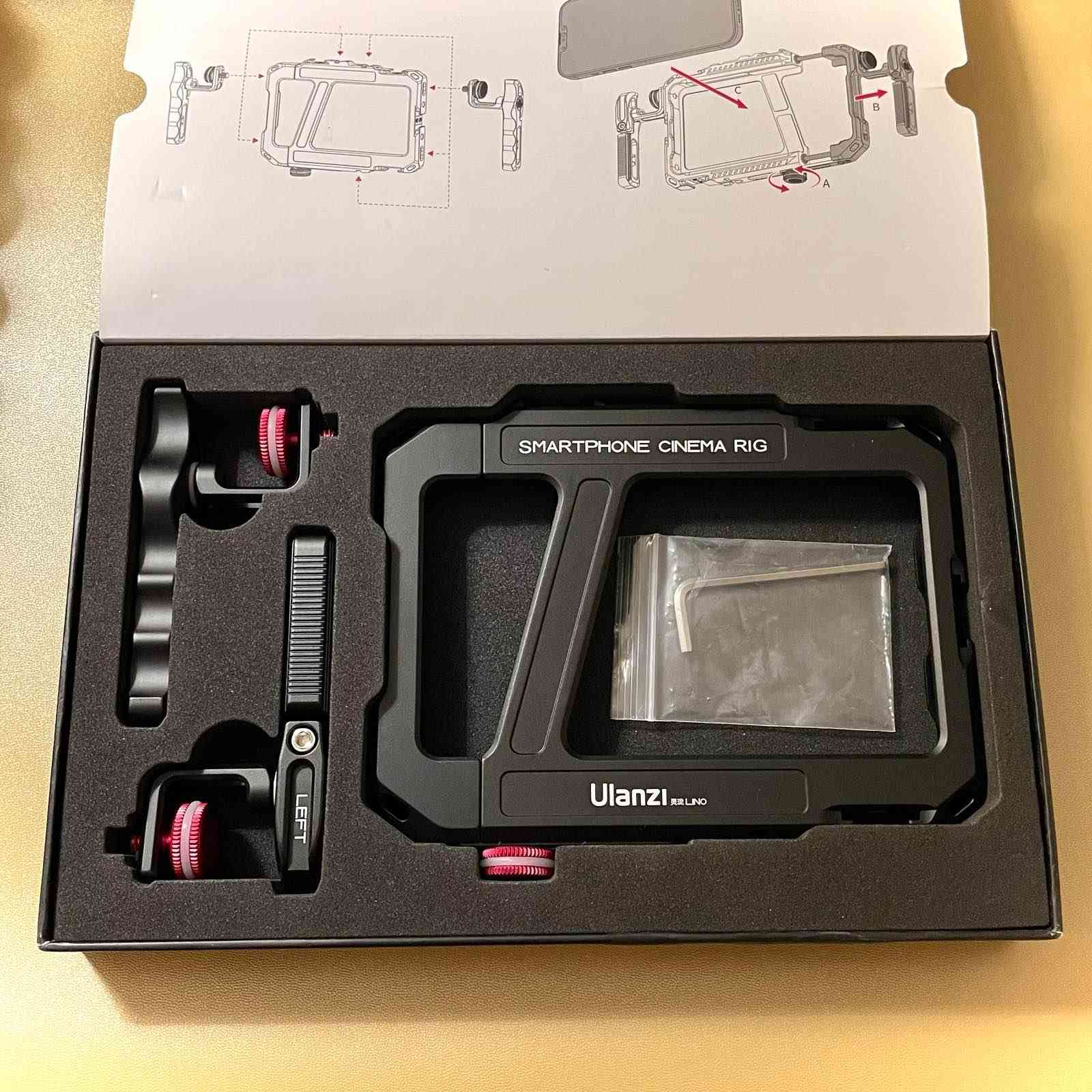 موبايلك بعد اليوم مو موبايل… صار كاميرا احترافية!

قفص Ulanzi Lino لتصوير الفيديو واللقاءات والمؤتمرات،
يناسب جميع الموبايلات

مقبض مريح، تحكم ثابت، وتگدر تركّب مايك أو إضاءة بسهولة،
حتى يطلع تصويرك نظيف، ثابت، واحترافي.

إذا تسوي لقاءات، تقارير، أو محتوى سوشيال…
هذا القفص هو ترقية حقيقية لإنتاجك.

هنا… وجهتك لكل ما هو عالمي وموثوق.
 
للتواصل 
*********** كركوك, العراق
