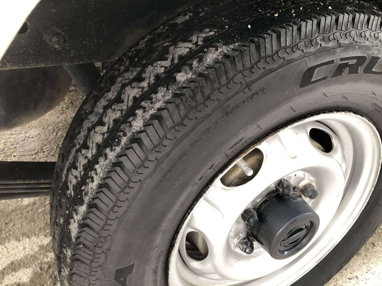 لەسەر ئیزنی ئەدمین
2001 تەبرید و پاوەر سەیارەکە غازە پارچەیەکو دو پەڵە بۆیاخ بێ ناو گرتن بێ تەقەو ڕەقەیە چوار تایەی تازەی لەژێرە سعری 85 مەجال  
***********
