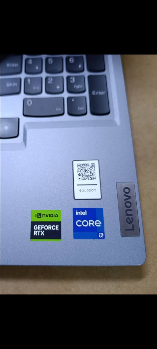 للبيع لابتوب LENOVO LOQ 🔴 اصدار 2025
كيمنك 
استخدام ايام فقط ⁉️ شرط جديد تجي تفحص عندي بالبيت
النظافة 100%100موضحة بالصور 👇👇
#ملاحظة اقوى جهاز بالتبريد ..وهاي الميزة تفتقدها باقي الاجهزة
يعني شغل و انسى جهاز يحمى 🌪️🌪️

1..المعالج (CPU) 📌Intel Core™ i7-13650HX 
(الجيل 13)، 14 نواة، 20 خيط
(كور i7)
( نوع المعالج HX) كيمنك 

2..الذاكرة العشوائية (RAM) 24GB📌 DDR5-4800، قابلة للزيادة حتى 32GB

3..التخزين (Storage) 512GB📌 SSD NVMe M.2 2242 PCIe 4.0
4..بطاقة الرسومات
 (GPU)NVIDIA GeForce 📌RTX™ 4060 8GB📌 GDDR6، Boost Clock 2370MHz (115W)

5..الشاشة (Display) 15.6 بوصة FHD (1920×1080) IPS، 300nits، مضادة للتوهج، 100% sRGB، 144Hz📌، G-SYNC

6..اللون رمادي قمري (Luna Grey)

7..لوحة المفاتيح إنجليزية وعربية، بإضاءة خلفية📌

8..نظام تشغيل ( Windows 11 ) مدى الحياة 
مكاني موصل ايسر 
#السعر.   مليون 450 قفل 👉 ماتعرف اسعارهم جيك و تعال 
للتواصل 
***********
***********
