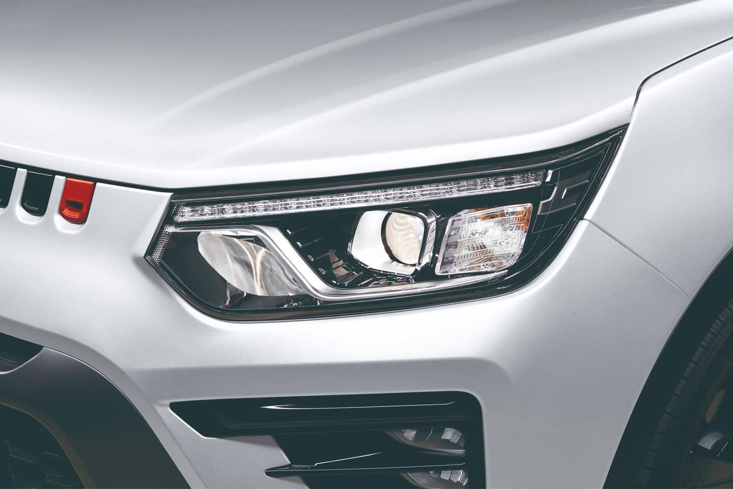 🚙 الفخامة الكورية من KGM.. الآن بأقساط ولا أسهل! 🚙
لأهالي ميسان الكرام، سيارات KGM المميزة صارت متوفرة بنظام الأقساط الداخلية المباشرة لتختصر عليك الوقت والجهد!

وفرنا لك أسهل طريق لامتلاك سيارتك الجديدة بمميزات استثنائية:

 * بدون كفيل: معاملتك سريعة، مريحة، ومباشرة.

 * بدون فوائد مصرفية: تدفع قيمة السيارة الحقيقية فقط بدون أي إضافات.

 * تستلمها مع الرقم: سيارتك جاهزة ومكملة وتنتظرك!

 

كيف يعمل نظام الدفع؟ 💳

الآلية بسيطة جداً: ادفع 50% على الأقل كدفعة أولى (شاملة سعر الرقم نقداً)، والمبلغ المتبقي قسطه على مدار 18 شهراً فقط.

🔥 القسط الشهري يبدأ من 833,333 دينار لسيارة KGM تيڤولي (Tivoli) العصرية والشبابية!

✨ كما يتوفر نفس العرض على سيارات الدفع الرباعي والمواصفات العالية: KGM كوراندو (Korando)، ووحش الطرقات توريس (Torres 2WD/4WD) بتفاصيل تناسب طموحك.

📞 لا تفوت الفرصة، تواصل معنا الآن للاستفسار أو الحجز (اتصال أو واتساب):

***********

📍 أو شرفنا بزيارتك في صالة العرض:

ميسان / العمارة - حي الكفاءات - مجاور مصرف الاستثمار (مقابل مصرف الرافدين - فرع الهادي).
