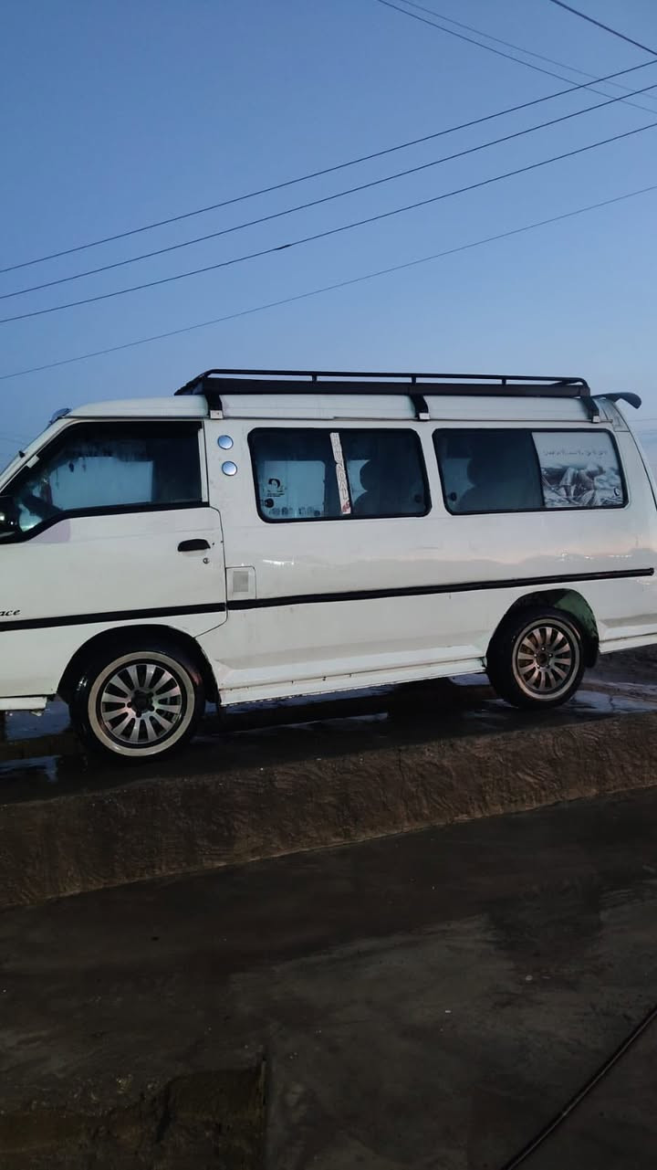 كيا  هوندي موديل1997  مصفر من كلشي  بيها حصه كاز  سياره نضيف من كلشي وشرط تحويل  سعر 68 وبيها مجال مكان سياره موصل تلعفر رقم ***********
