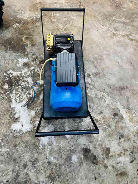 مضخة ايطالية 200 بار 
ماطور سنكل 5.5 حصان
مستعمل نظيف  جدا  
صوندة مسلح 15 متر + مسدس 
ضغط عالي كفالة عامة من كلشي 
السعر 625 الف 
مكاني بغداد 
*********** بغداد
