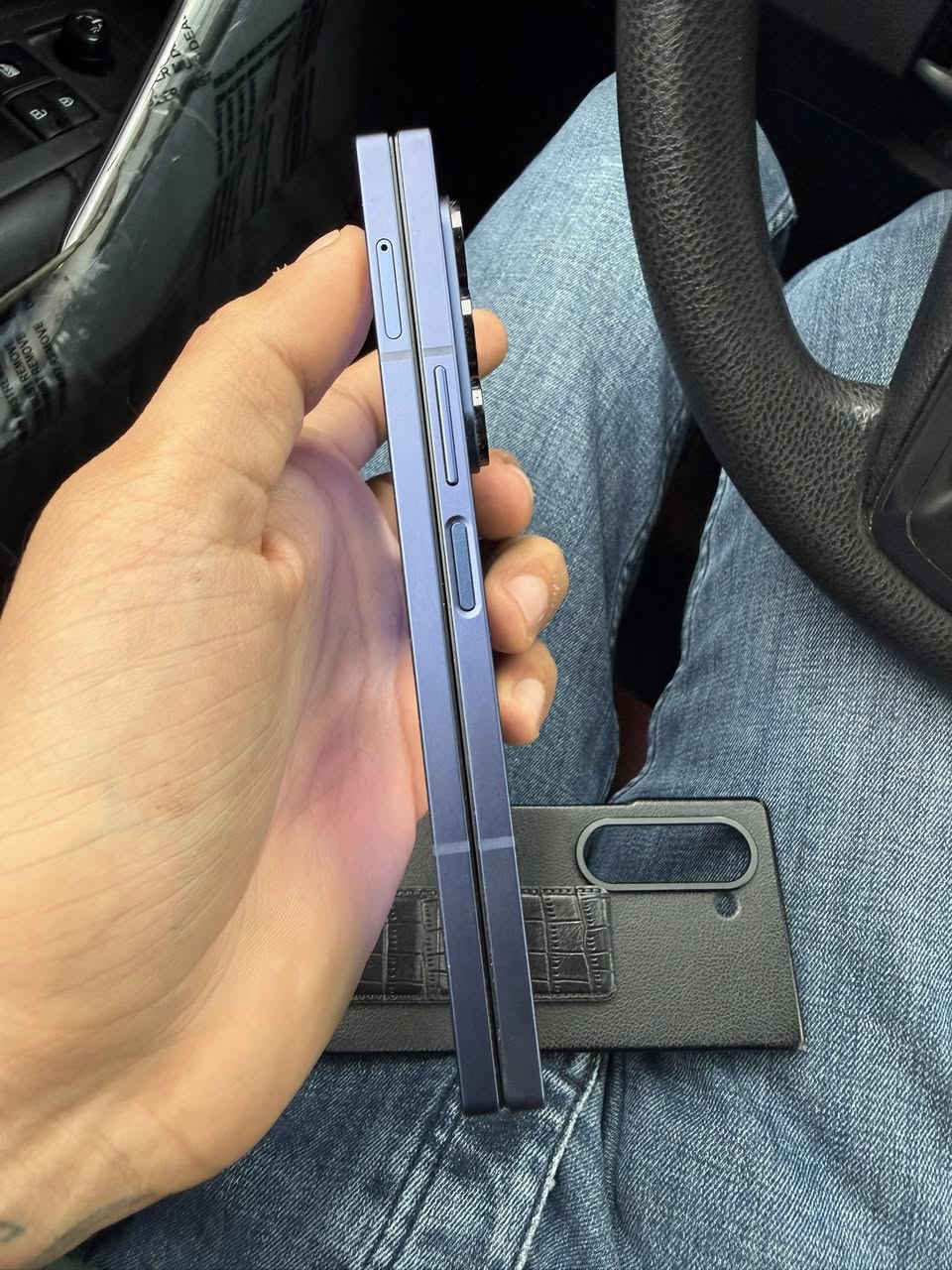 Z fold 6 للبيع جديد شخط مبي بس كارتونتة ماكو وتجي تاخذة من باب بيتنا بس كارتونة عندي ضايعة وسعره قفل ٩٥٠  الف مكاني بغداد واتساب موجود ***********
