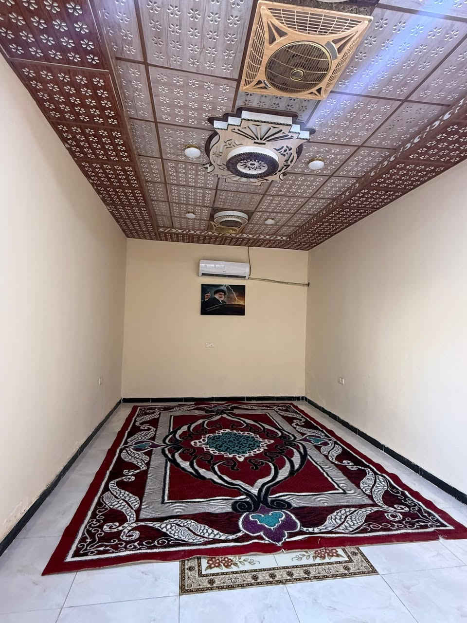 أسعد ألله أوقاتكم بكل خير 
اللاستفسار ***********
توفر دار سكن لبيع
ألمساحه 200 م 

 شارع  9م
جميع الخدمات متوفره
مدارس قريبه عليك + ماء + كهرباء 
محتويات البيت
كراج 
دوانيه 
صاله
مطبخ
غرف منام عدد2
صحيات
نوع العقار : طابو ملك صرف زراعي

العنوان : أبي الخصيب طريق الوصطي مقابيل مدارس طيور الخصيب الاهليه تبعد عن طريق الوصطي 100 م

سعر 47وبي مجال
اللاستفسار ***********
