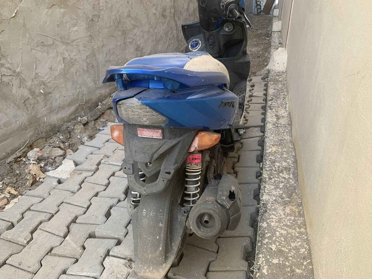 سلام عليكم جيتي ار موديل 2014
دراجه بيها نقص بس اشاير كدام 
بيها صدر رياضي ودبلات خلفيه رياضي 
وقبق بانزين رياضي ومكينه 58 
العنوان : بغداد الاعظميه 
الهاتف : ***********
العسر : مليون بيها مجال شي بسيط
