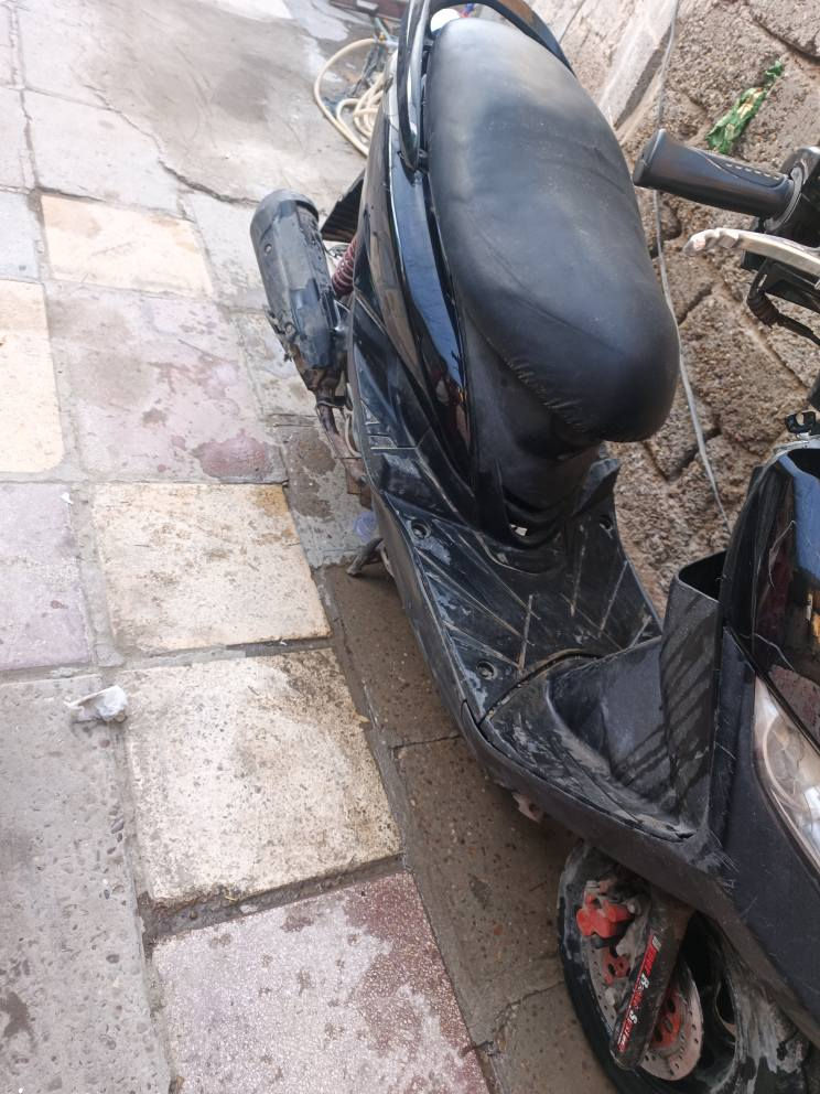 سلامة عليكم ورحمة الله😇🙏👼
خوان دراجه ثعلب🐺 كبريتر التدراجه حلوه وشغاله سلف هندر بكل وكت 
نضافت ال خارجيه 85٪  يحتاج له شوي ترتيب 
رايده 500 و بيه مجال الطيبين والشراي 
المكان بغداد حي العامل 
الرقم *********** بغداد, العراق
