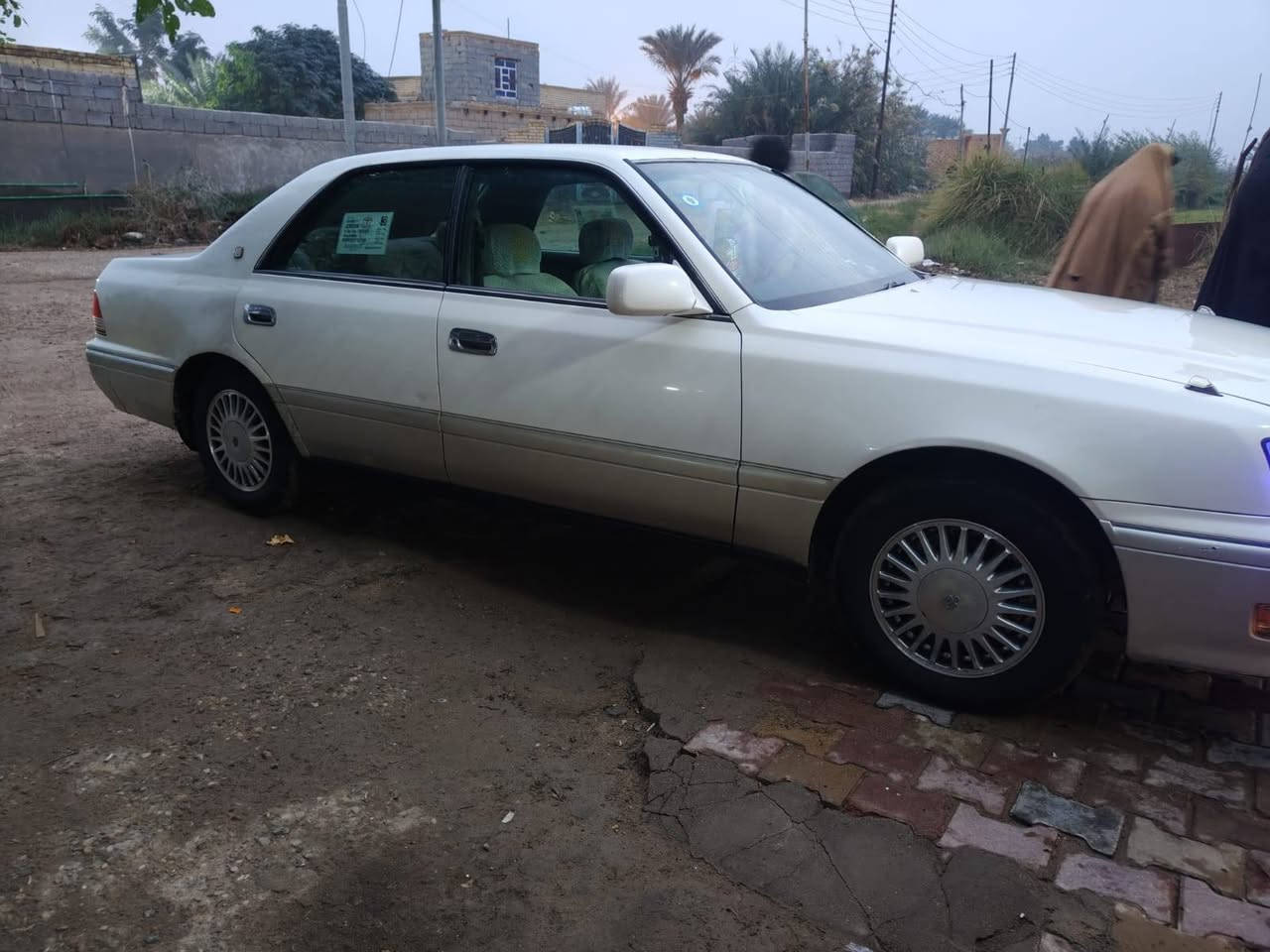 سلام عليكم سياره للبيع موديل96 رقم دولي سنويه نهاية 2030 بسمي شرط تحويل فقط مكينه وكير فيفيتي3000 فيتين جدد فانات شاهينه غرفه جديده  شاشه كامره حداده 90% تايرات80% كهربائيات كله شغاله علمن السياره (نقل) السعر 79 وبيها مجال بصيط العنوان ذي قار مكلف بالنشر اتصال فقط*********** موجود واتساب
