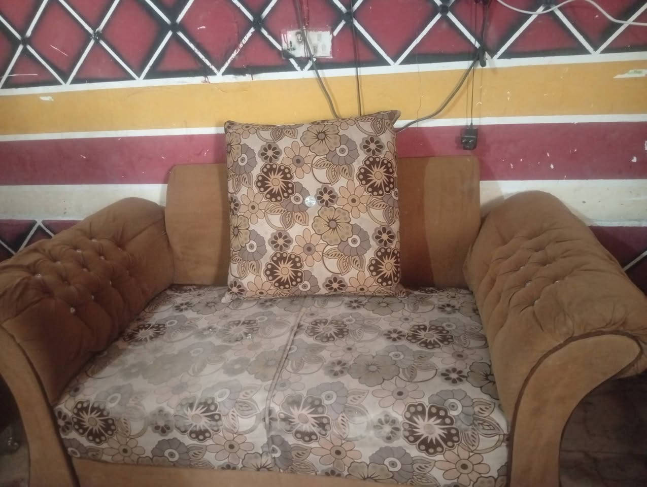 قنفات نضيفات للبيع السعر 100 المكان ديوانيه سنيه ***********
